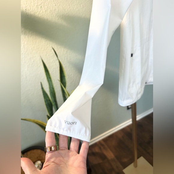 Vuori | Womens Outdoor Trainer Shell - Picture 7 of 12